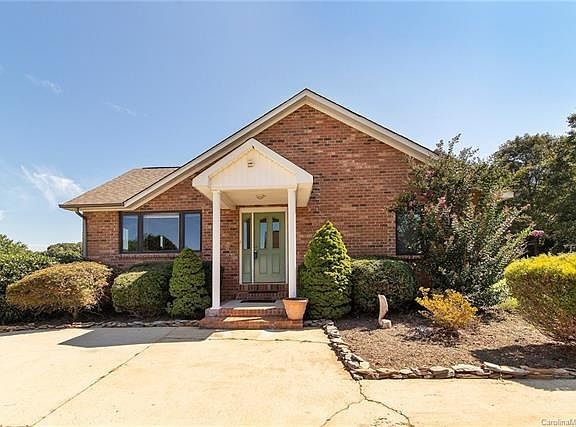 2nd image of 1165 River Hill Trl