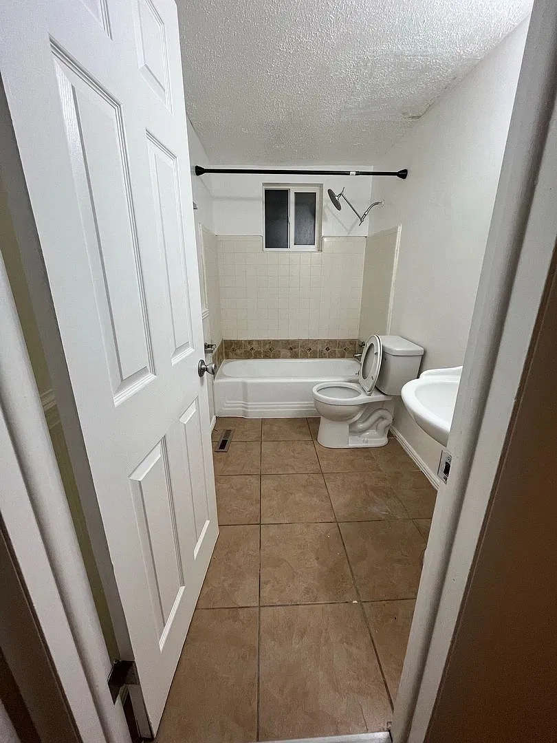 Remodeled University Two bedroom Apartment, Salt Lake City, 1,000 sq ft; — Photo 4