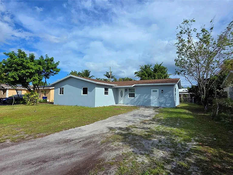 1700 N Cypress Rd — Photo 2
