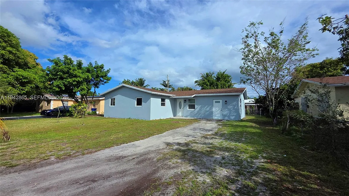 Building Photo - 1700 N Cypress Rd