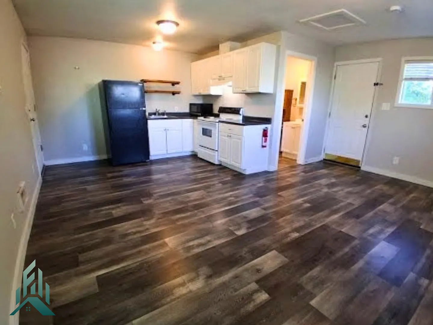 640 Southeast Crystal Lake Drive — Photo 4