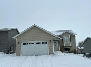 921 48th Ave NW, Rochester, MN 55901