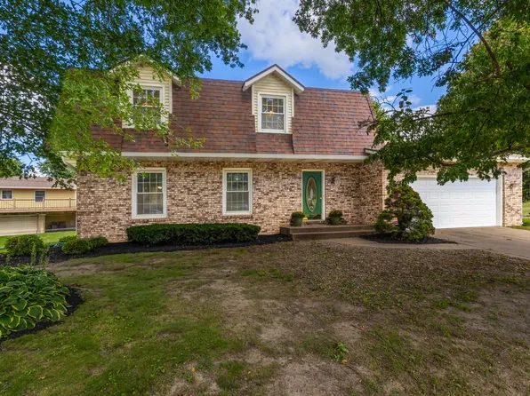 702 W Iowa St, Eldridge, IA 52748