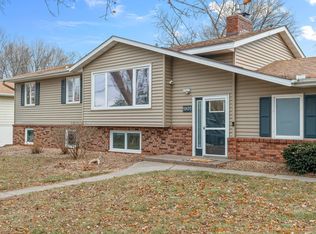 1901 Leann Dr, Woodbury, MN 55125