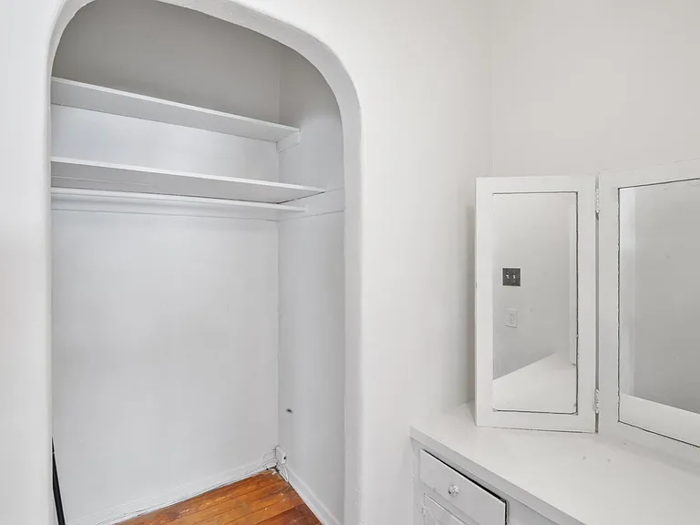 Euclid Apartments — Photo 17