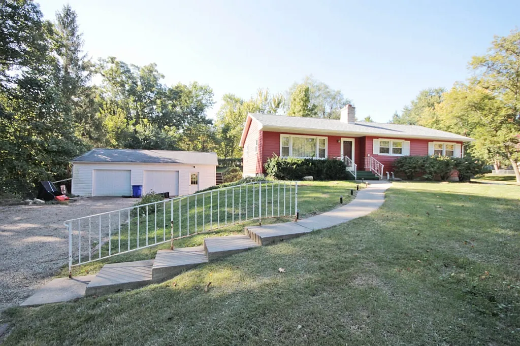15 Illini Dr photo 1