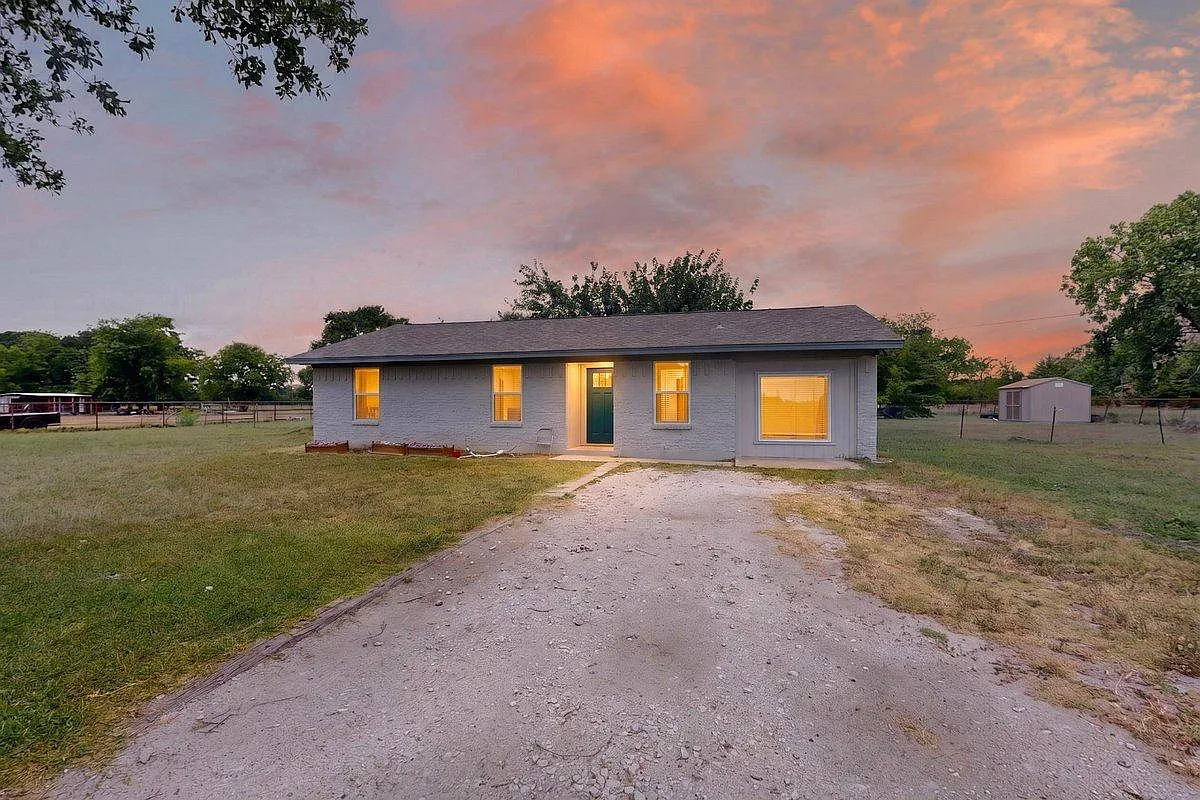 10332 Grabbs Ln — Photo 1