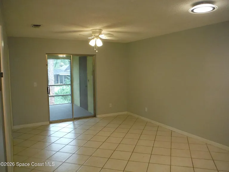 3035 Sir Hamilton Cir — Photo 8