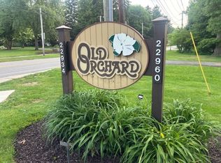 22940 Mastick Rd APT 102, Fairview Park, OH 44126