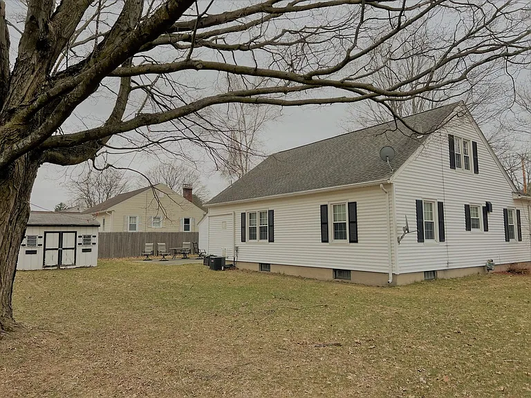 747 Williams St — Photo 10
