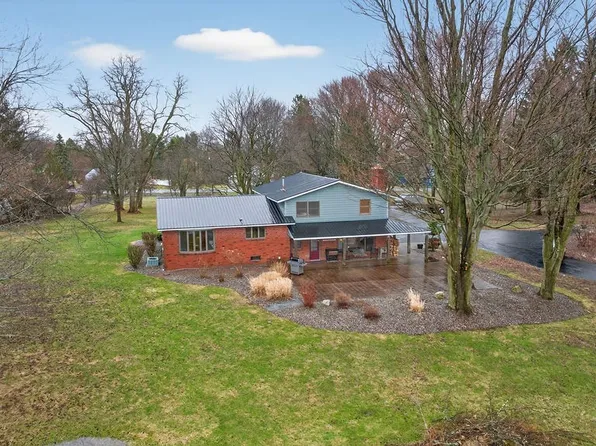 3582 Howlett Hill Rd, Camillus, NY 13031