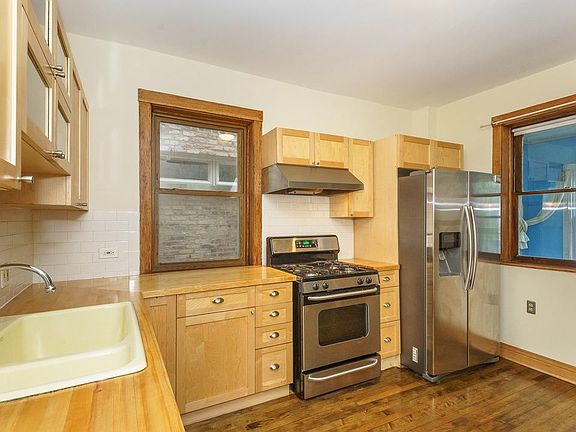 5th image of 2543 W Thomas St Floor 1