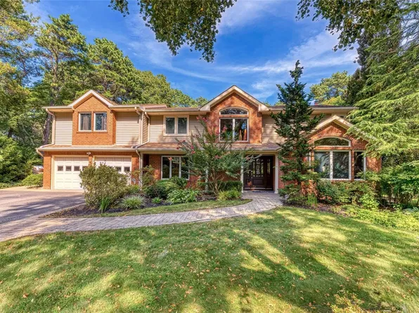 36 Old Brook Road, Dix Hills, NY 11746