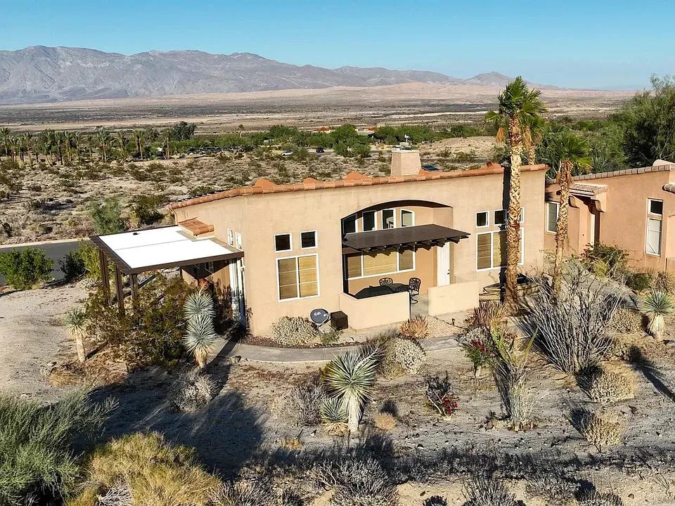 1810 Las Casitas Dr
