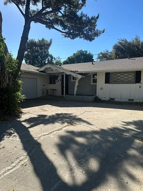 508 Morada Ln
