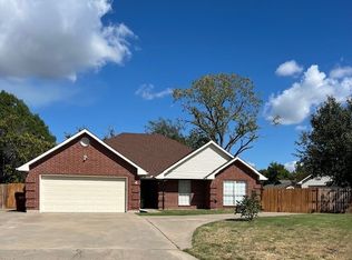 4 Broadmoor Ct, Bonham, TX 75418