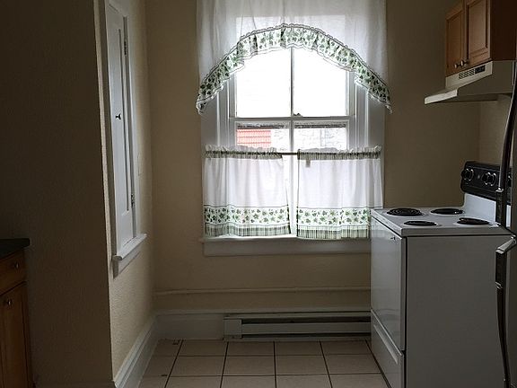 5th image of 300 N Potomac St APT S4