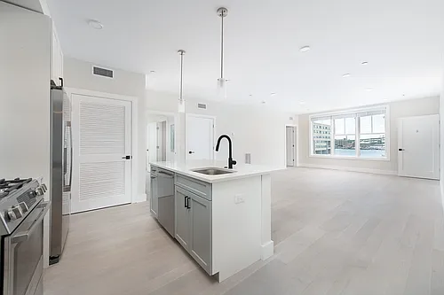 425 Border St #401 Photo 1