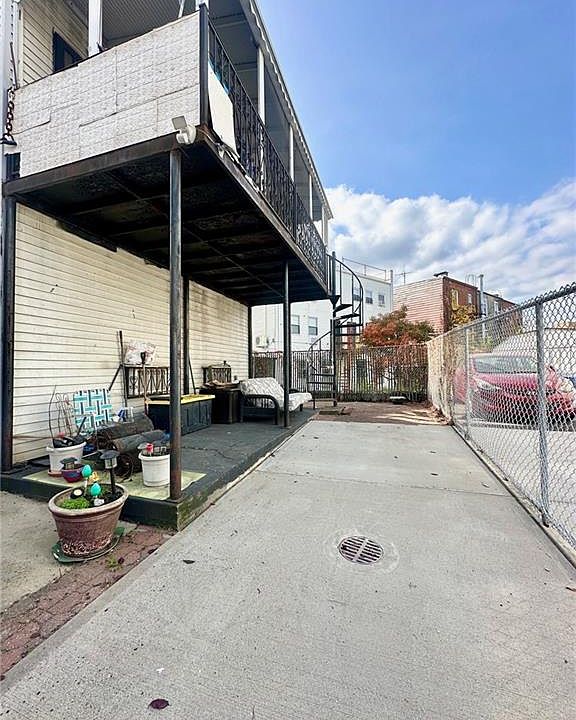 Building Photo 3