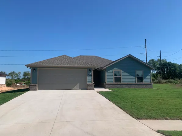 1131 Center Court Cir, Grove, OK 74344