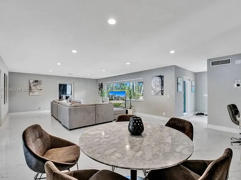 1241 Hollywood Blvd — Photo 17