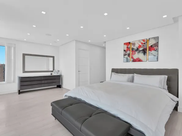 200 East 69th Street image 10 of 26