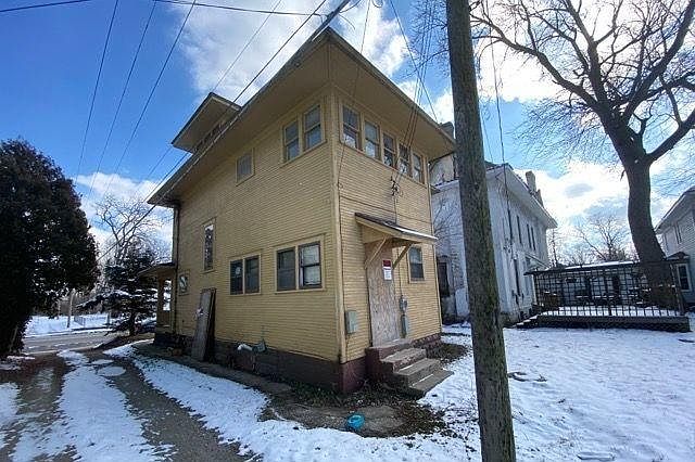 2nd image of 1115 S Center St