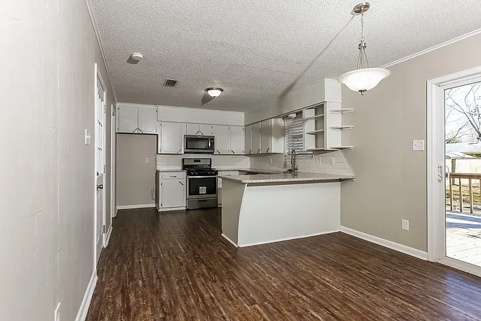 22 Single Oaks Dr — Photo 3