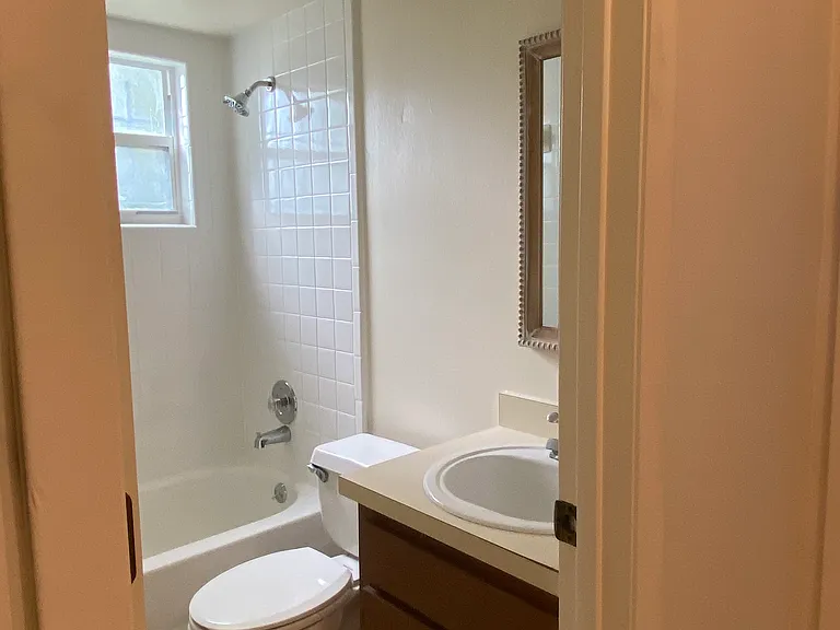 810 Sumner St — Photo 5