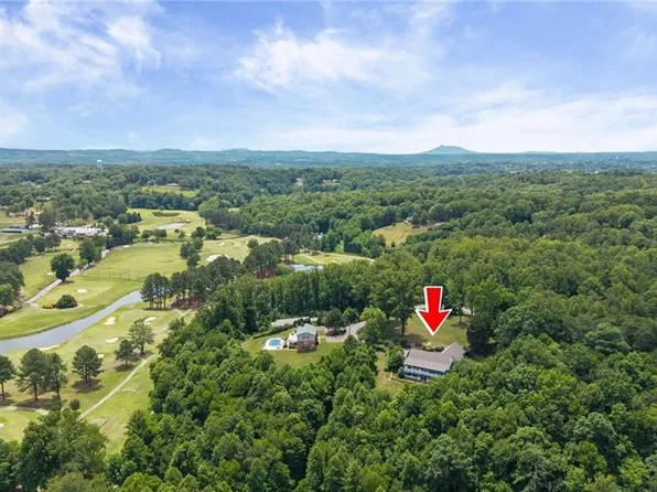 331 Valleyview Dr, Mount Airy, NC 27030