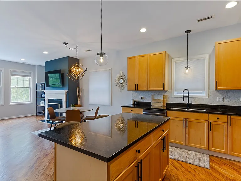 7028 N Ridge Blvd #2S — Photo 7