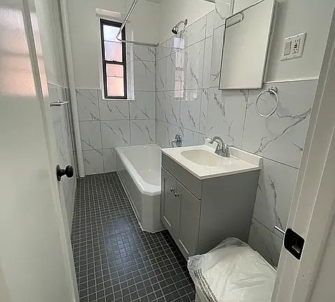 4th image of 1730 E 14th St APT 5M