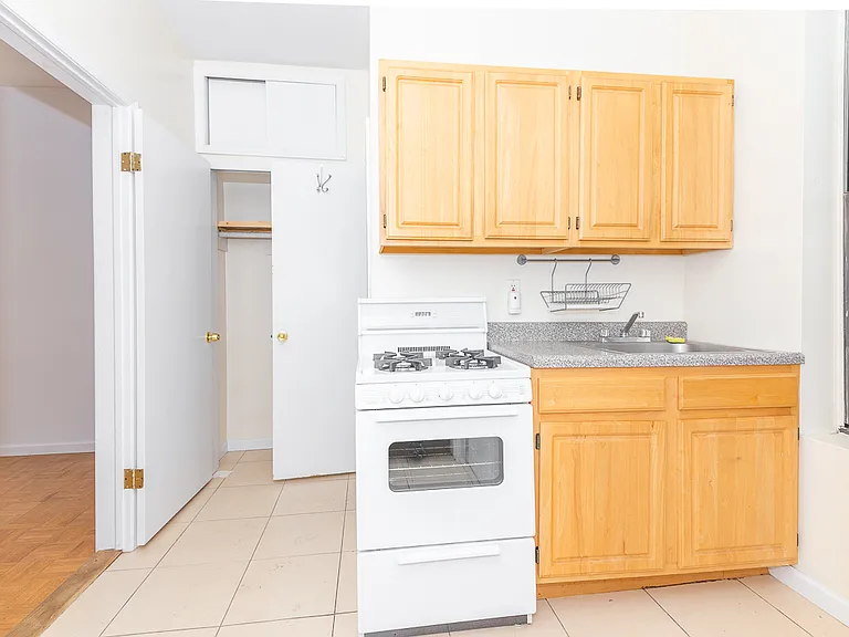 244 Roebling St #5 — Photo 2