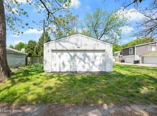 1842R Deerwood Ave, Louisville, KY