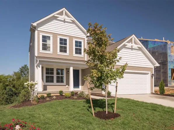 348 Valley Bluff Dr, Wentzville, MO 63348