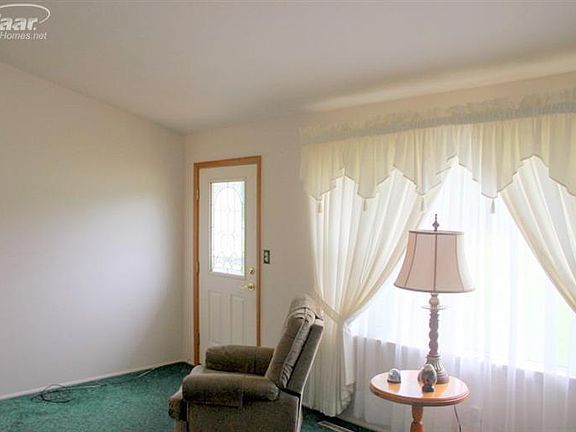 5th image of 6003 Sun Valley Dr