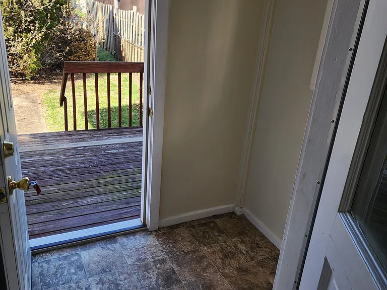 2604 Wayne Ave — Photo 10