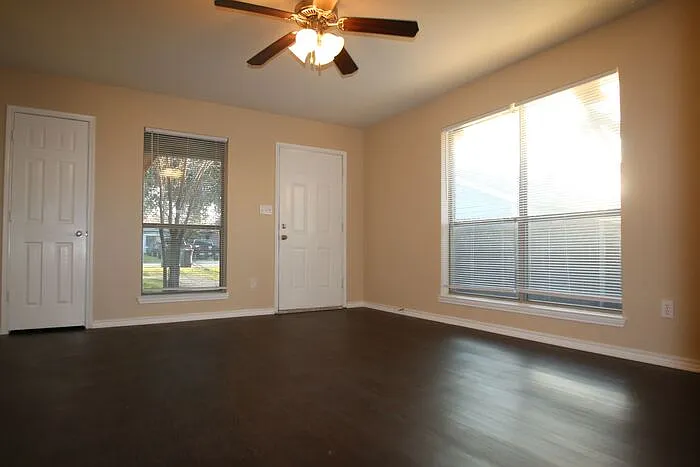 3 bed, 2.0 bath, 1090 sqft, $1,495 — Photo 4