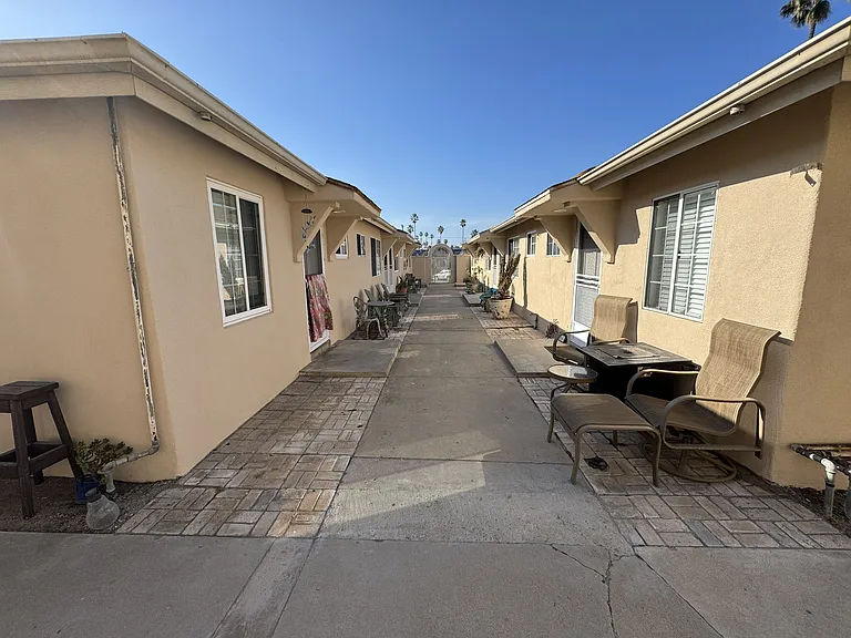 5062.5 Santa Monica Ave #5062.5 — Photo 2