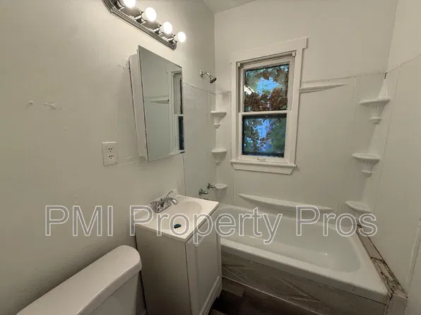 3124 N 33rd St, Milwaukee, WI 53216