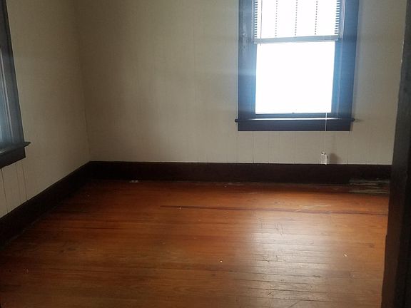 2nd image of 808 S Ellis St