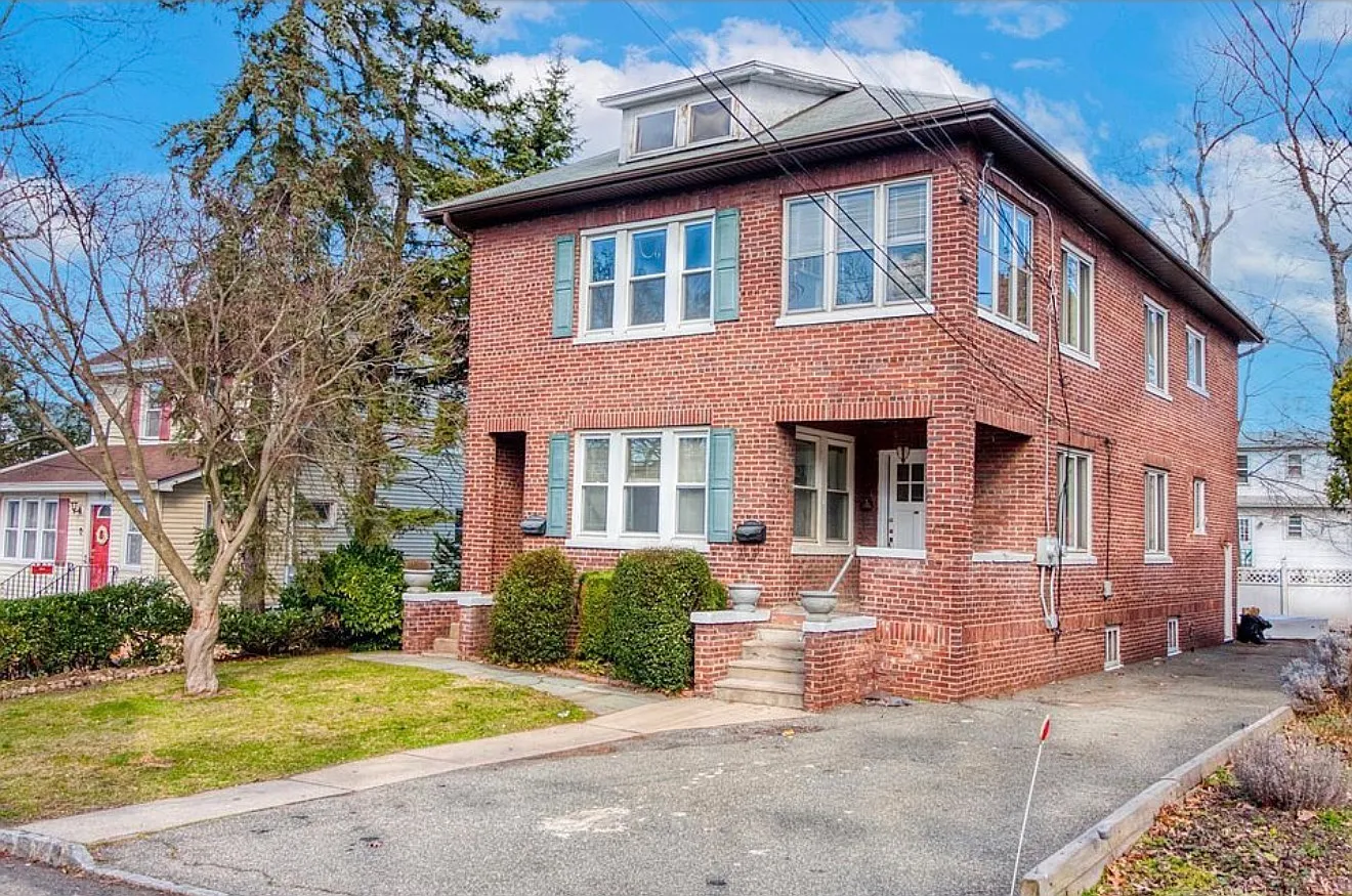 3 bed, $3,100 — Photo 1