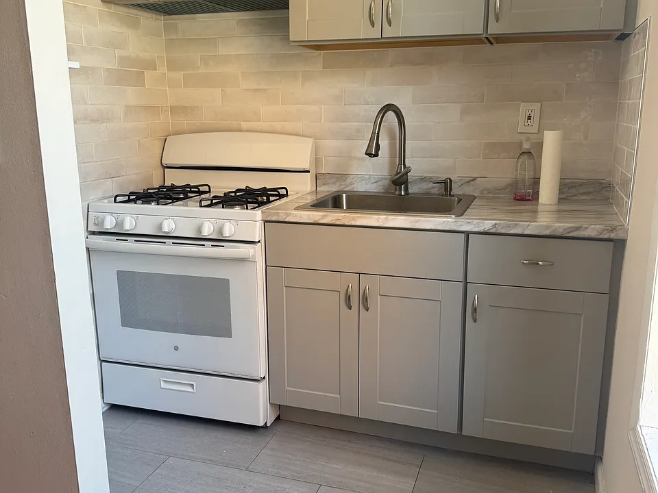 376 Lafayette Ave #2