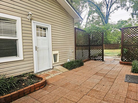 Great private patio, paved space for grill outside of lattice. Locking pet door.