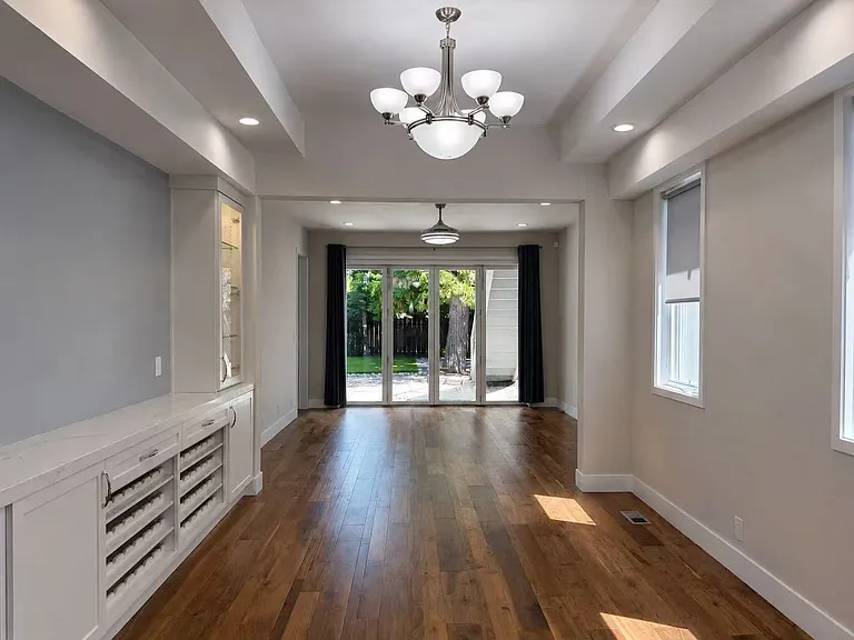 1372 University Ave — Photo 5