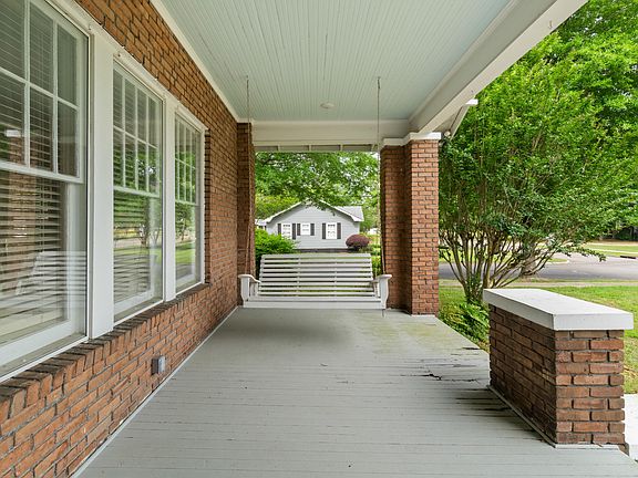 4th image of 608 Concart St