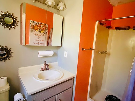 3rd image of 4014 Jeffersonville Rd