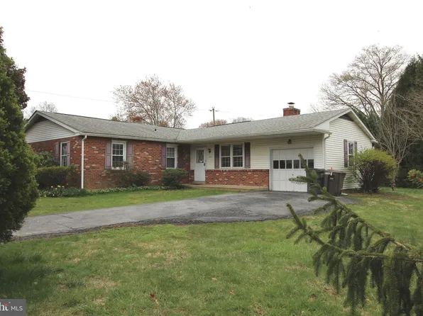 2402 Driftwood Dr, Wilmington, DE 19810