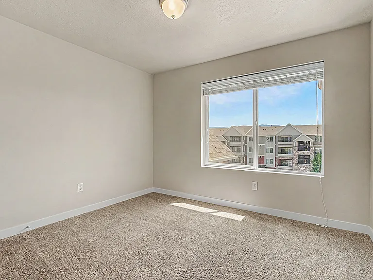 Kensington Apartments — Photo 76