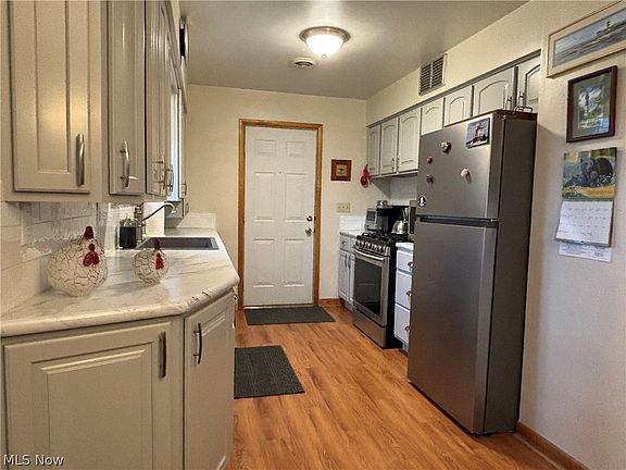 3rd image of 5834 Louise Ave NW